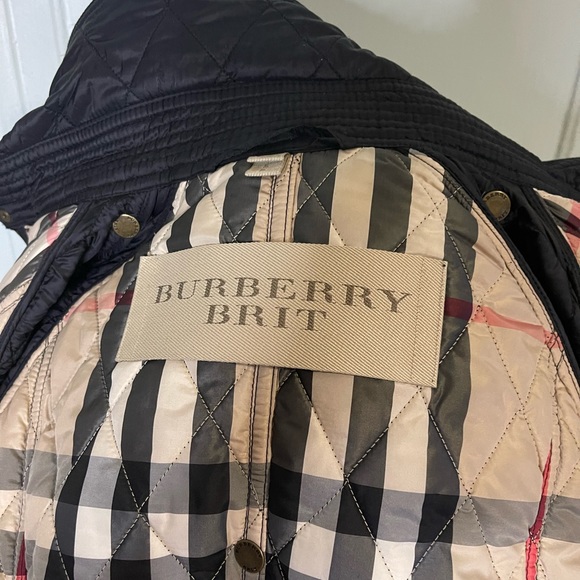 Burberry Jacket ( Pre-loved ) - Picture 6 of 10
